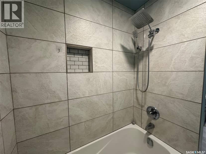 142 2nd AVENUE W — photo 14 of 33