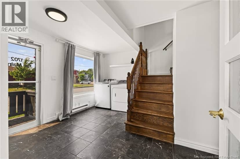 1702 Main Street — photo 7 of 31
