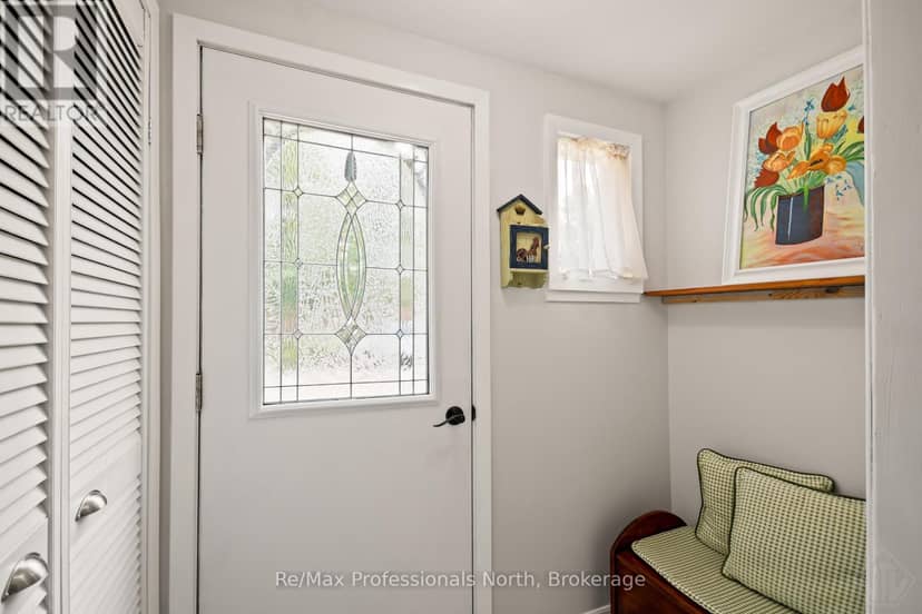 695 John Street N — photo 11 of 40
