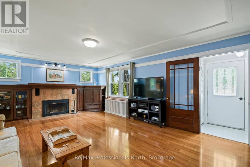 695 John Street N — photo 12 of 40