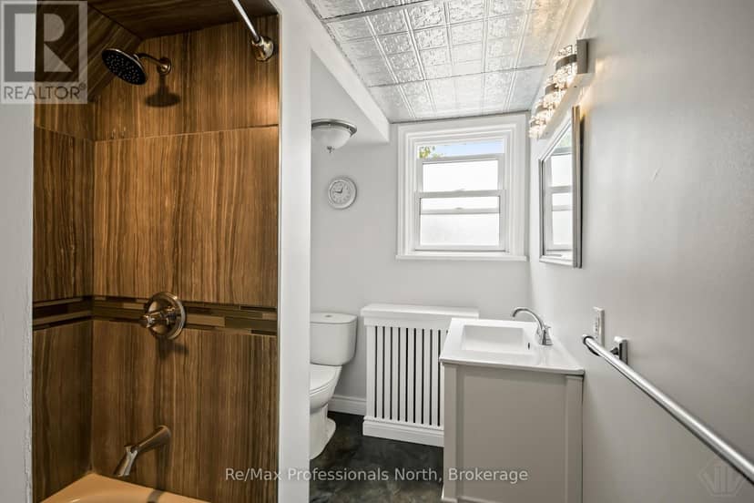 695 John Street N — photo 26 of 40