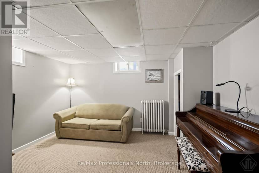 695 John Street N — photo 32 of 40