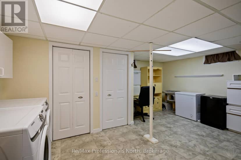 695 John Street N — photo 34 of 40