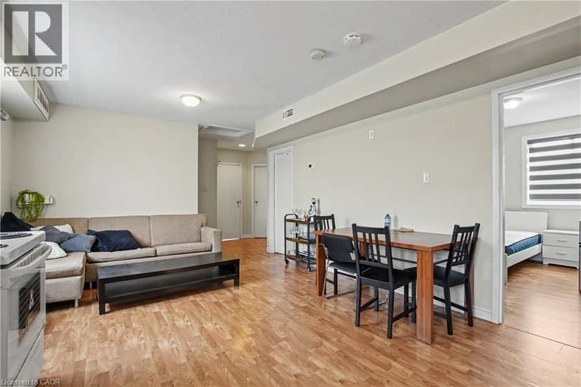 16 COLUMBIA Street W — photo 4 of 22