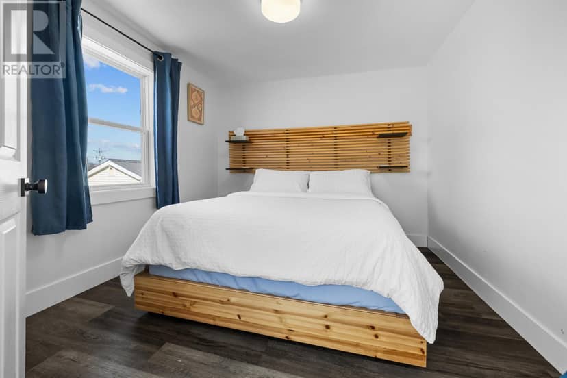 9 DESBRISAY Crescent — photo 15 of 24