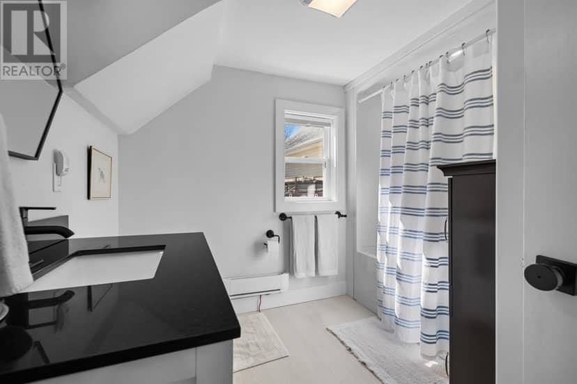 9 DESBRISAY Crescent — photo 19 of 24