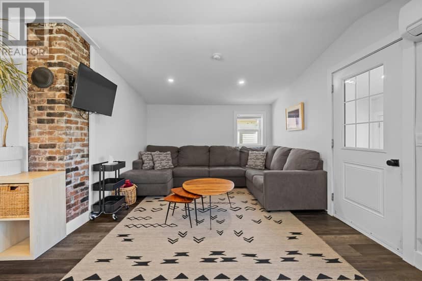 9 DESBRISAY Crescent — photo 4 of 24