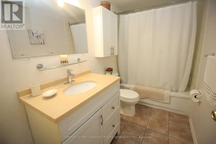 301 - 1105 Jalna Boulevard — photo 13 of 19