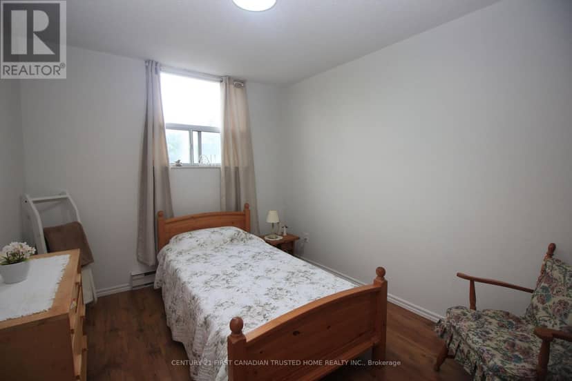301 - 1105 Jalna Boulevard — photo 16 of 19
