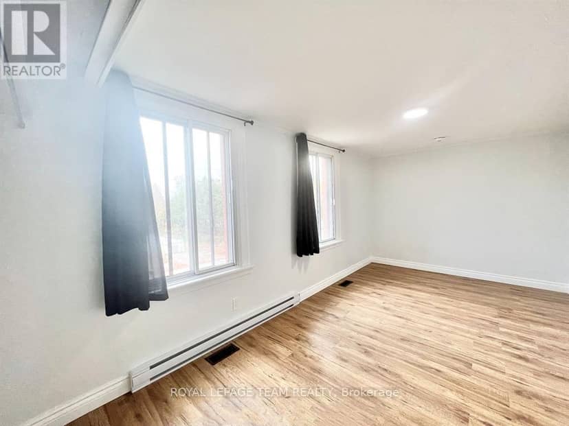 67-67B Queen Mary Street — photo 17 of 21