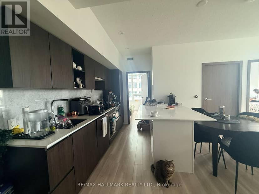 3206 - 17 Bathurst Street — photo 12 of 16