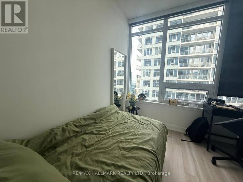 3206 - 17 Bathurst Street — photo 13 of 16