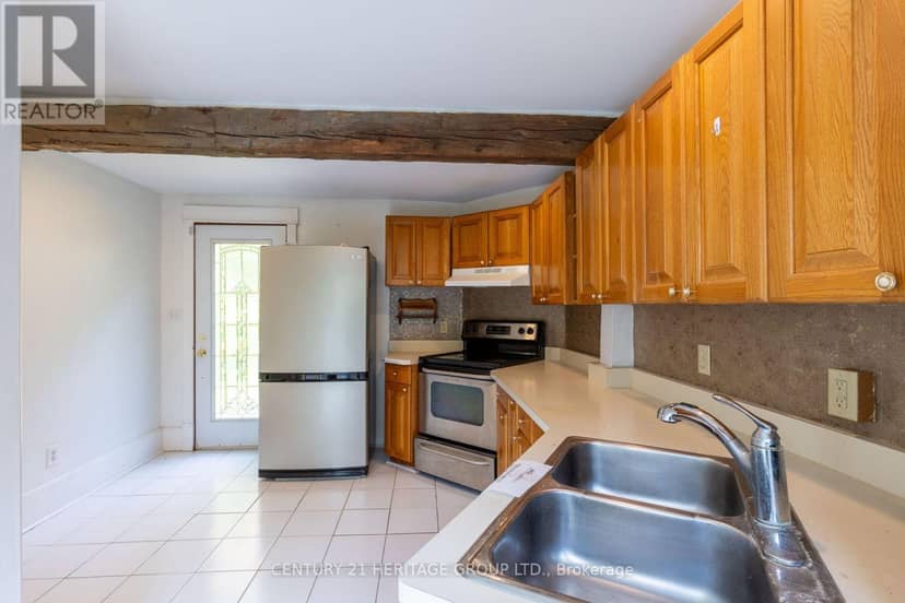 32 Rousseaux Street — photo 15 of 33