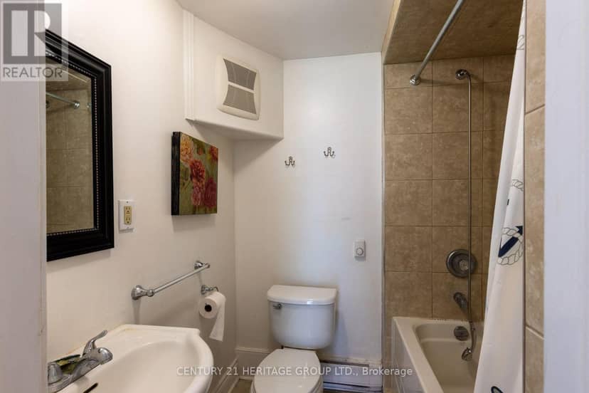 32 Rousseaux Street — photo 16 of 33
