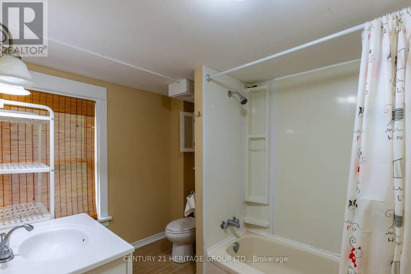 32 Rousseaux Street — photo 25 of 33