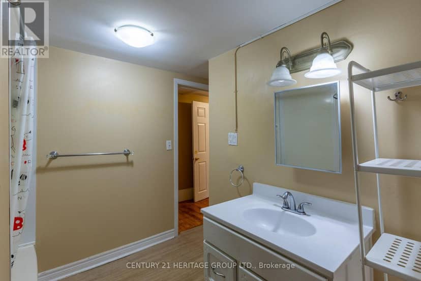 32 Rousseaux Street — photo 26 of 33