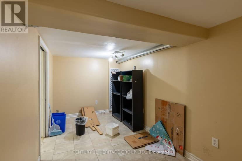 32 Rousseaux Street — photo 27 of 33