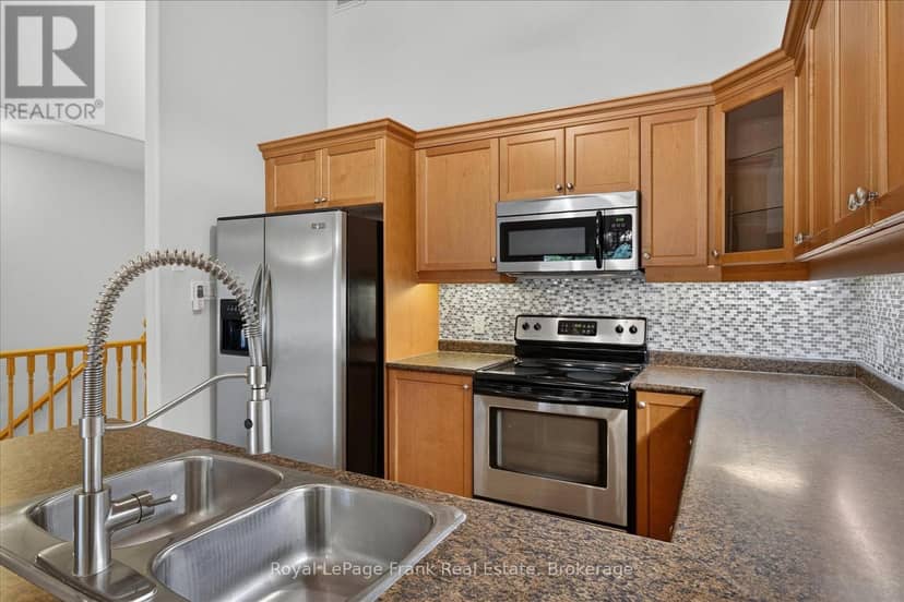 49 - 60 Village Crescent — photo 11 of 40
