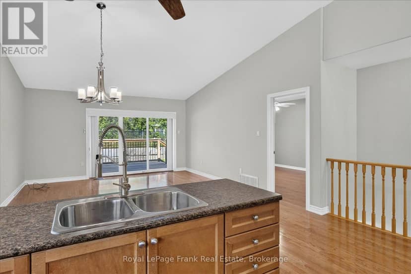 49 - 60 Village Crescent — photo 12 of 40