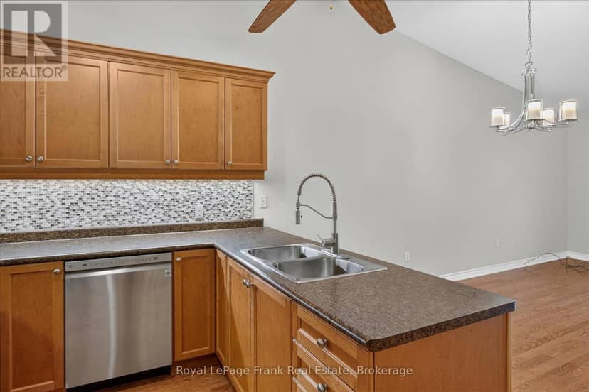 49 - 60 Village Crescent — photo 13 of 40
