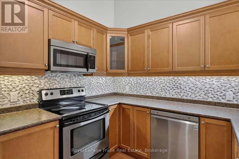 49 - 60 Village Crescent — photo 14 of 40