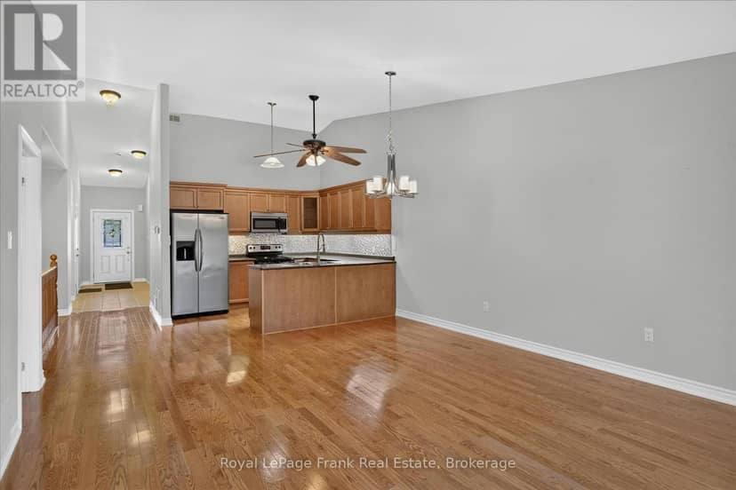 49 - 60 Village Crescent — photo 16 of 40