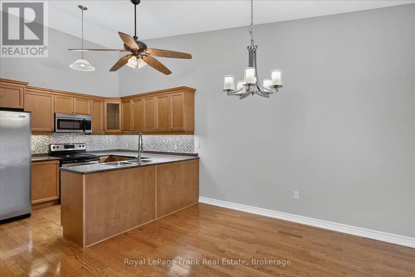 49 - 60 Village Crescent — photo 17 of 40