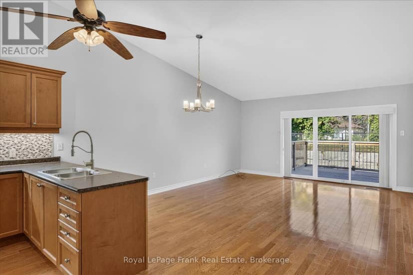 49 - 60 Village Crescent — photo 18 of 40