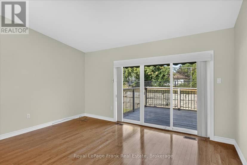 49 - 60 Village Crescent — photo 20 of 40