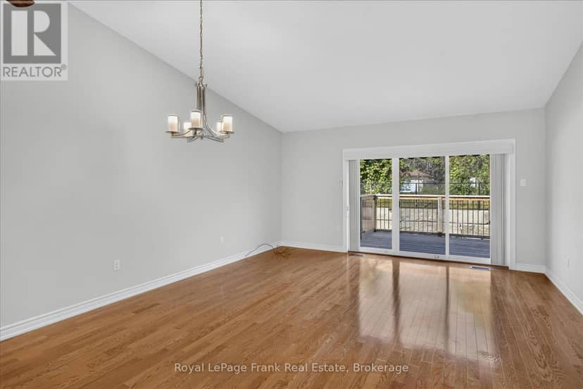 49 - 60 Village Crescent — photo 21 of 40