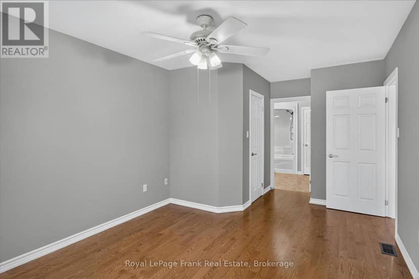 49 - 60 Village Crescent — photo 24 of 40