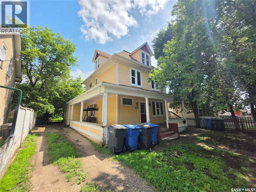 1072 104th STREET, North Battleford
