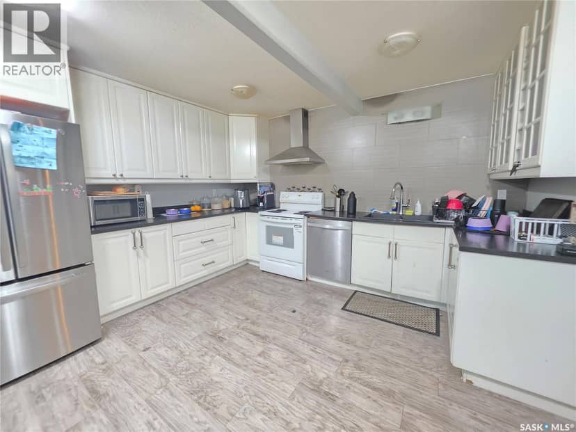 1072 104th STREET, North Battleford, photo 4