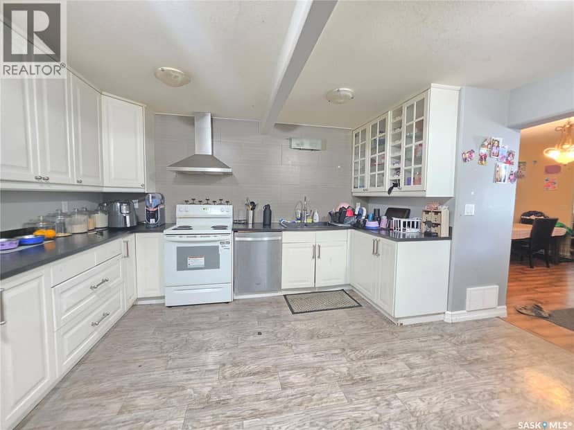 1072 104th STREET, North Battleford, photo 5