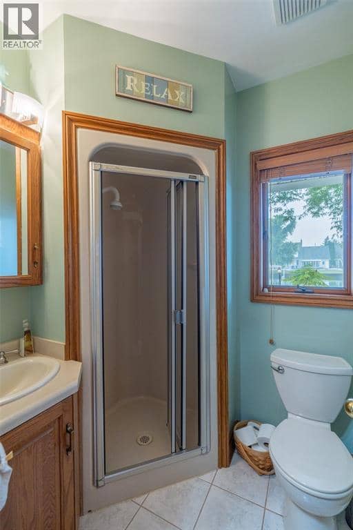 4784 Maplewood Crescent — photo 16 of 40
