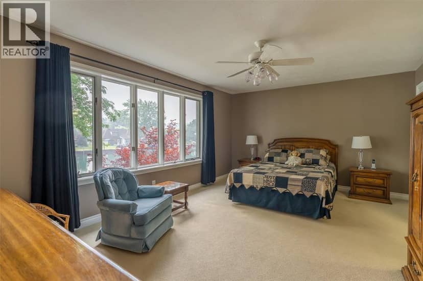 4784 Maplewood Crescent — photo 18 of 40