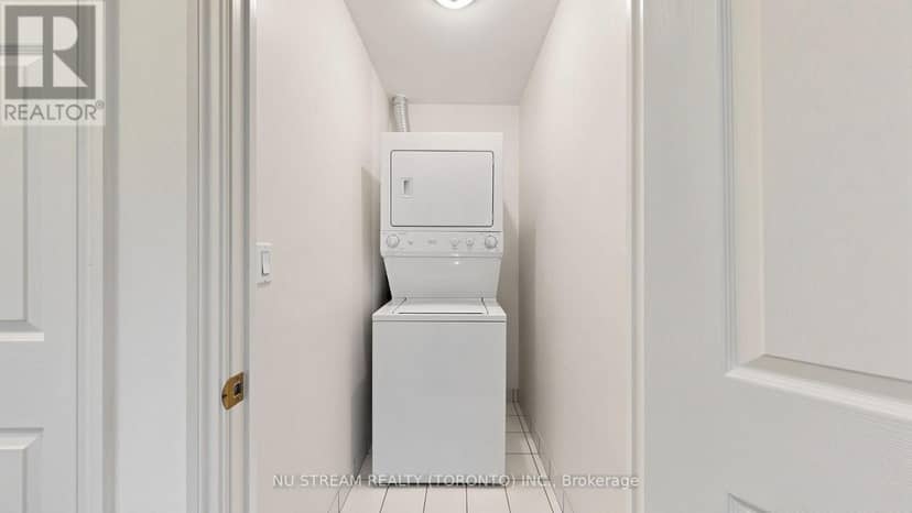 3101 - 761 Bay Street — photo 19 of 28