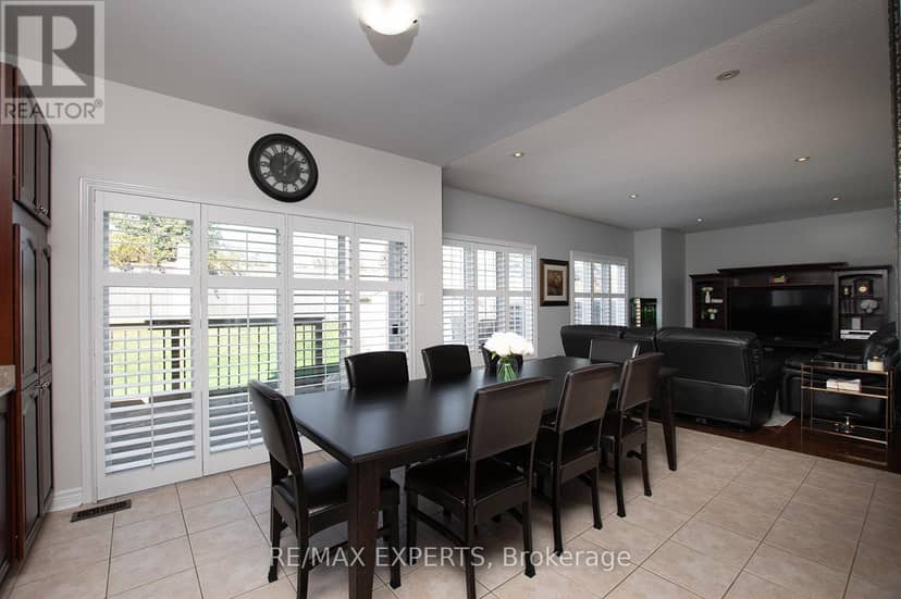 34 Laurentide Crescent — photo 15 of 40