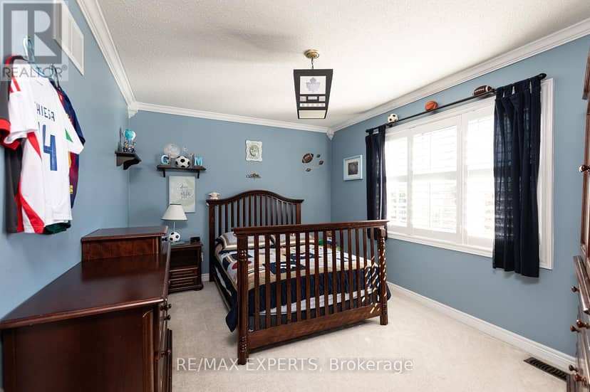 34 Laurentide Crescent — photo 29 of 40