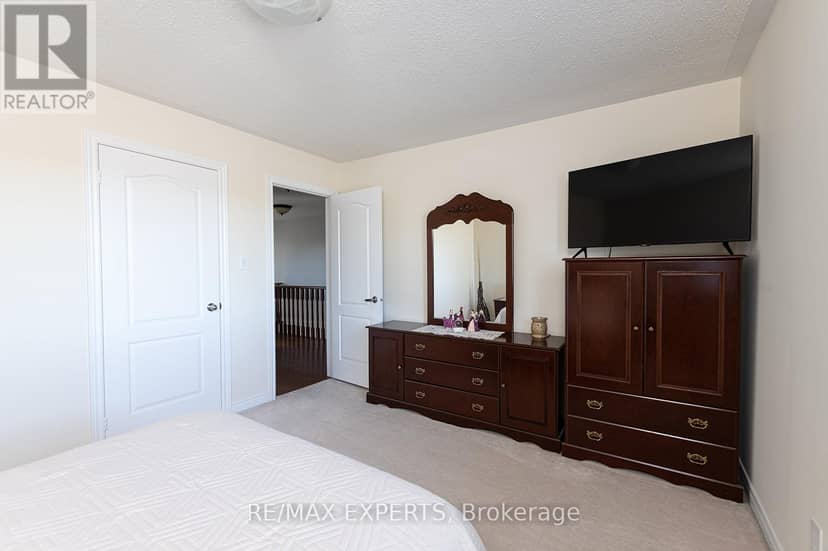 34 Laurentide Crescent — photo 32 of 40