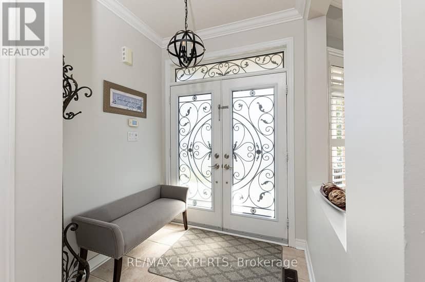34 Laurentide Crescent — photo 7 of 40