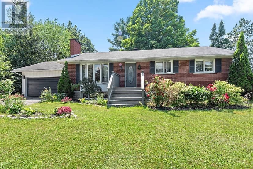 121 Stamford Drive, Drummond/North Elmsley, photo 2
