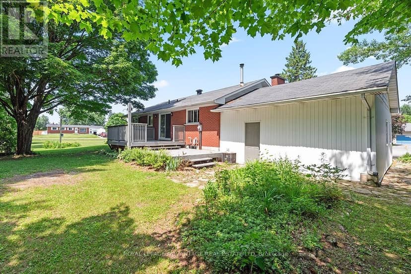 121 Stamford Drive, Drummond/North Elmsley, photo 6