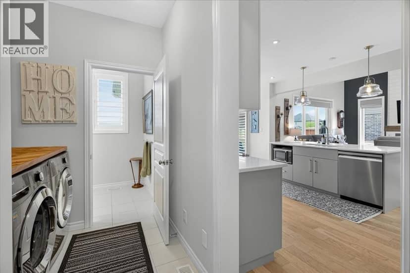 87 Boyd Boulevard — photo 17 of 40