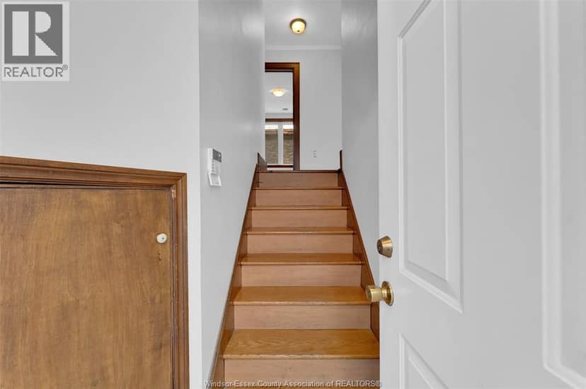 1451 Ouellette Avenue — photo 11 of 40