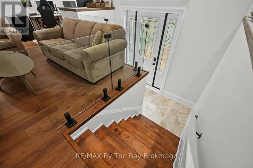 208 Thomas Street — photo 10 of 40