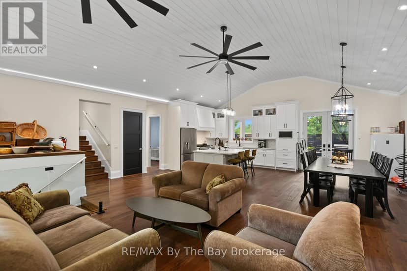 208 Thomas Street — photo 12 of 40
