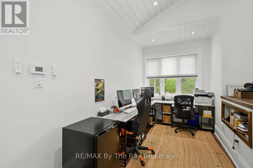 208 Thomas Street — photo 13 of 40