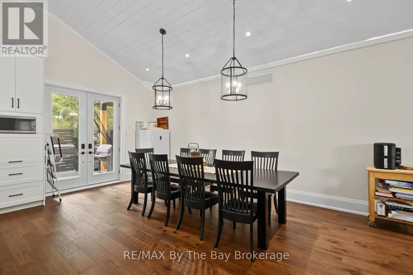 208 Thomas Street — photo 15 of 40