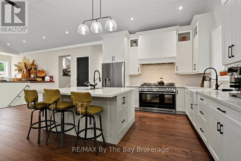 208 Thomas Street — photo 18 of 40